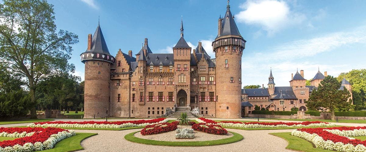 Castle De Haar and its manicured gardens, Utrecht, Netherlands © Kasteel de Haar